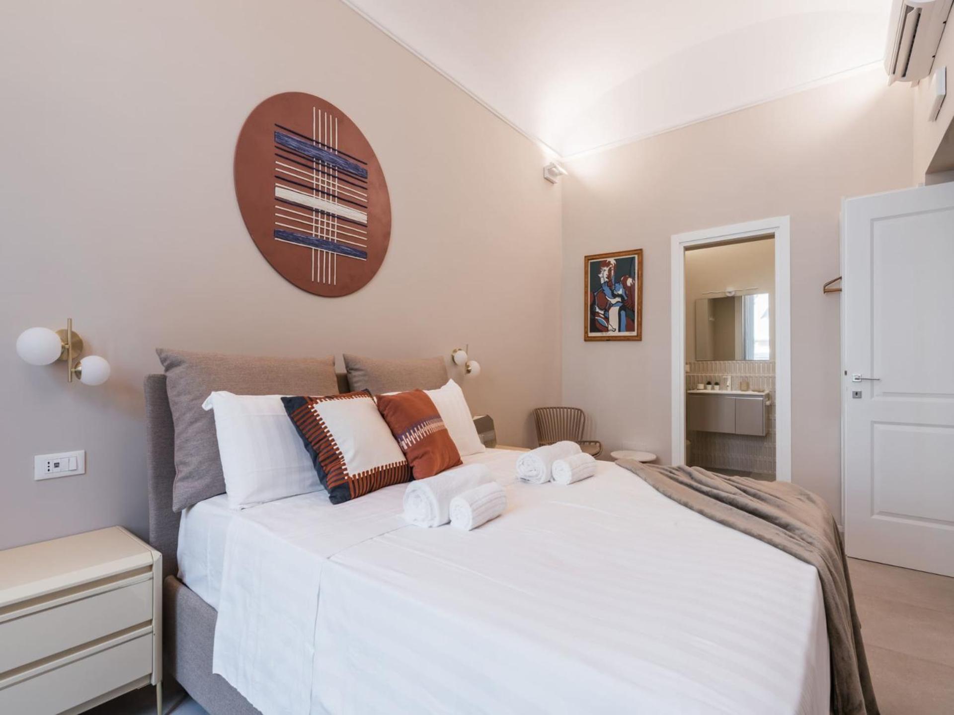 The Rent - Modern Two-bedroom In Esquilino Area Roma